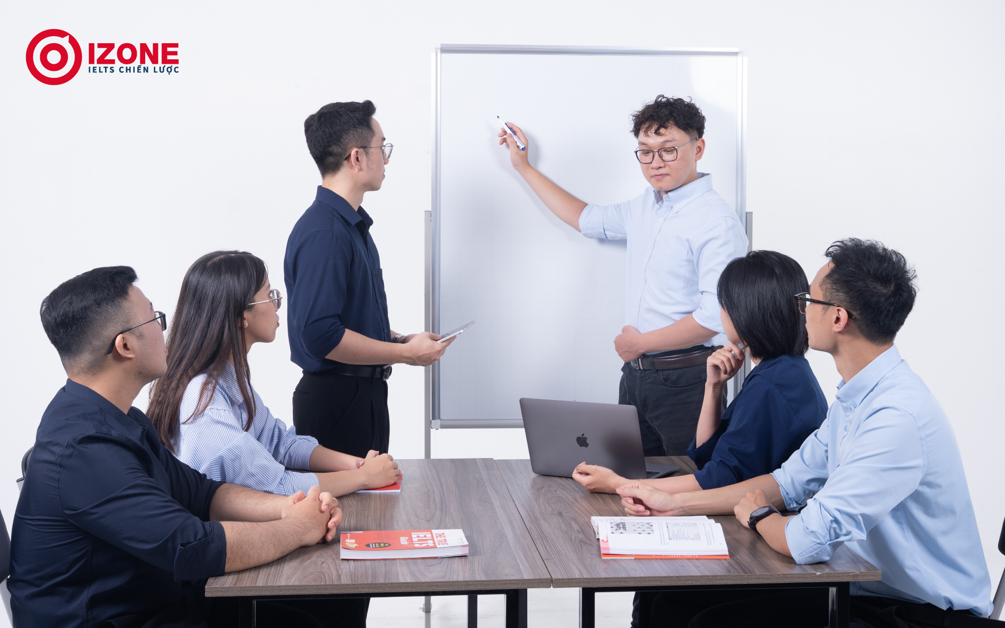 Đội ngũ giáo viên tại IZONE luôn cố gắng để mang đến những bài học chất lượng cho học viên